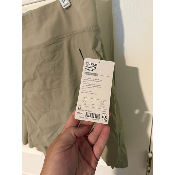 Athleta Trekkie North Short tan women's size 26 new with tags - Picture 4 of 4